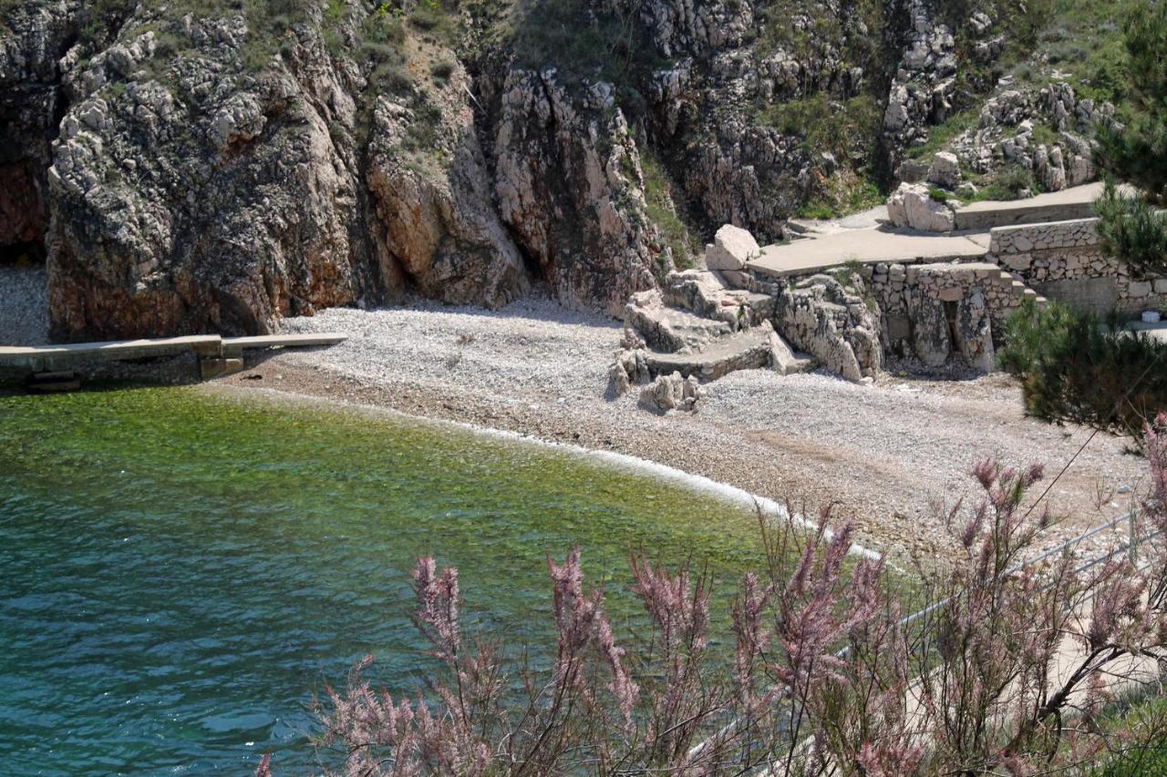 Apartments And Rooms With Parking Space Vrbnik, Krk - 5301 Екстериор снимка