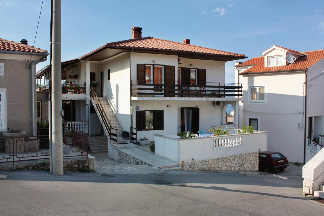 Apartments And Rooms With Parking Space Vrbnik, Krk - 5301 Екстериор снимка