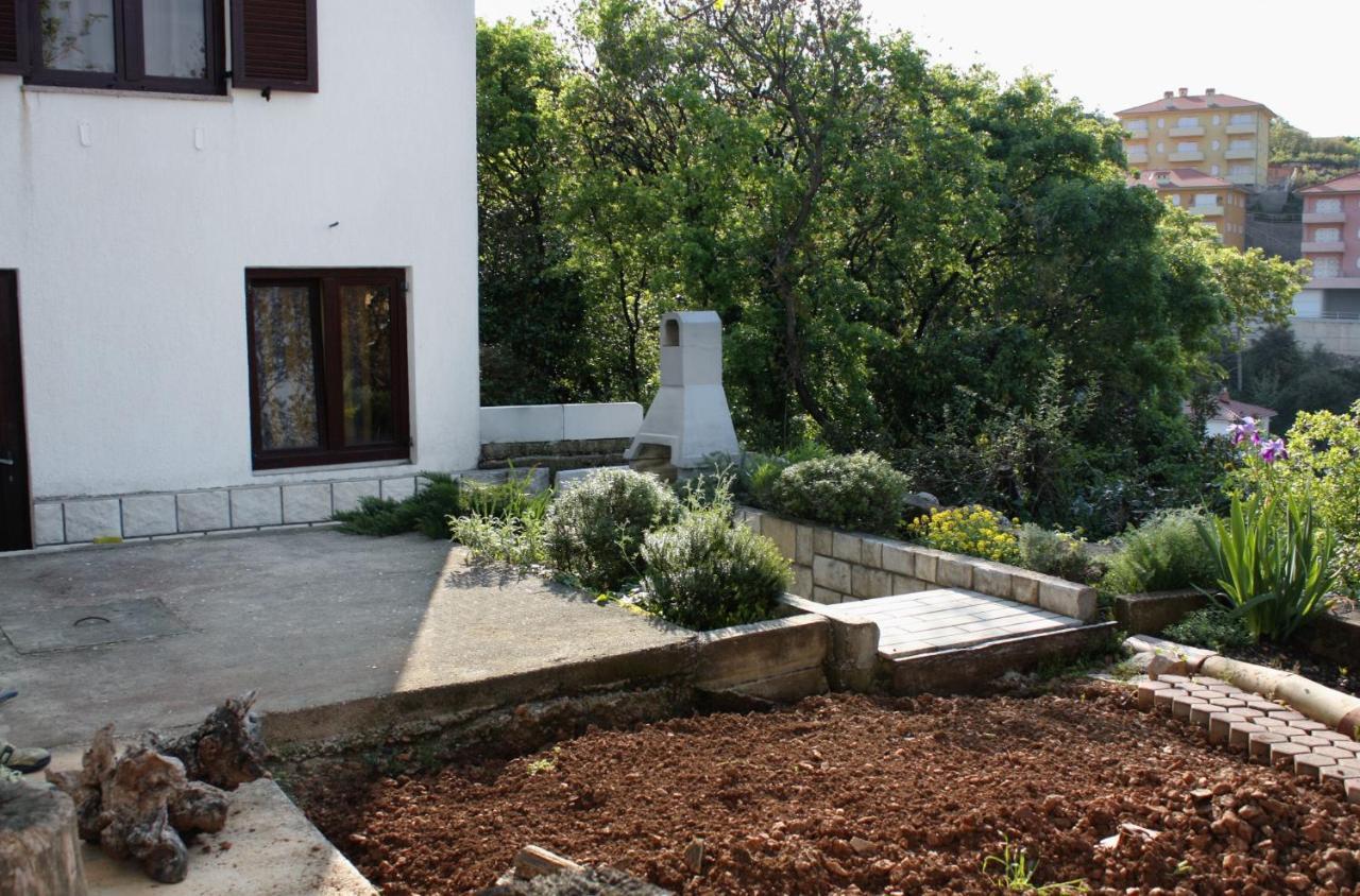 Apartments And Rooms With Parking Space Vrbnik, Krk - 5301 Екстериор снимка