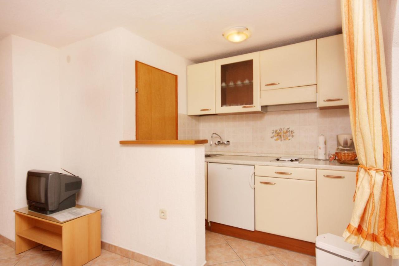 Apartments And Rooms With Parking Space Vrbnik, Krk - 5301 Екстериор снимка